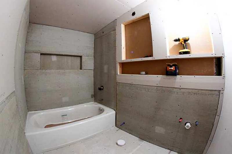 Влагостойкий гипсокартон в ванной под плитку — размеры водостойкого гипсокартона