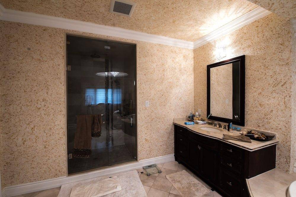 Можно ли клеить жидкие обои в ванной комнате? » строительство дома своими руками, ремонт квартиры и благоустройство дачного участка - moydomik.net