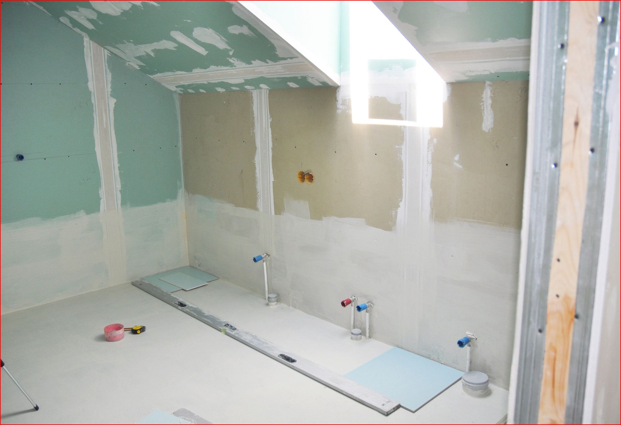 Гипсокартон в ванной комнате: правила выбора, особенности использования и монтажа. особенности отделки стен гипсокартоном в ванной комнате