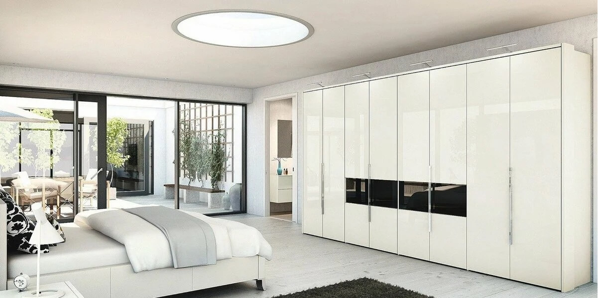 Белый шкаф в классических и современных интерьерах спальни — стильный дизайн
