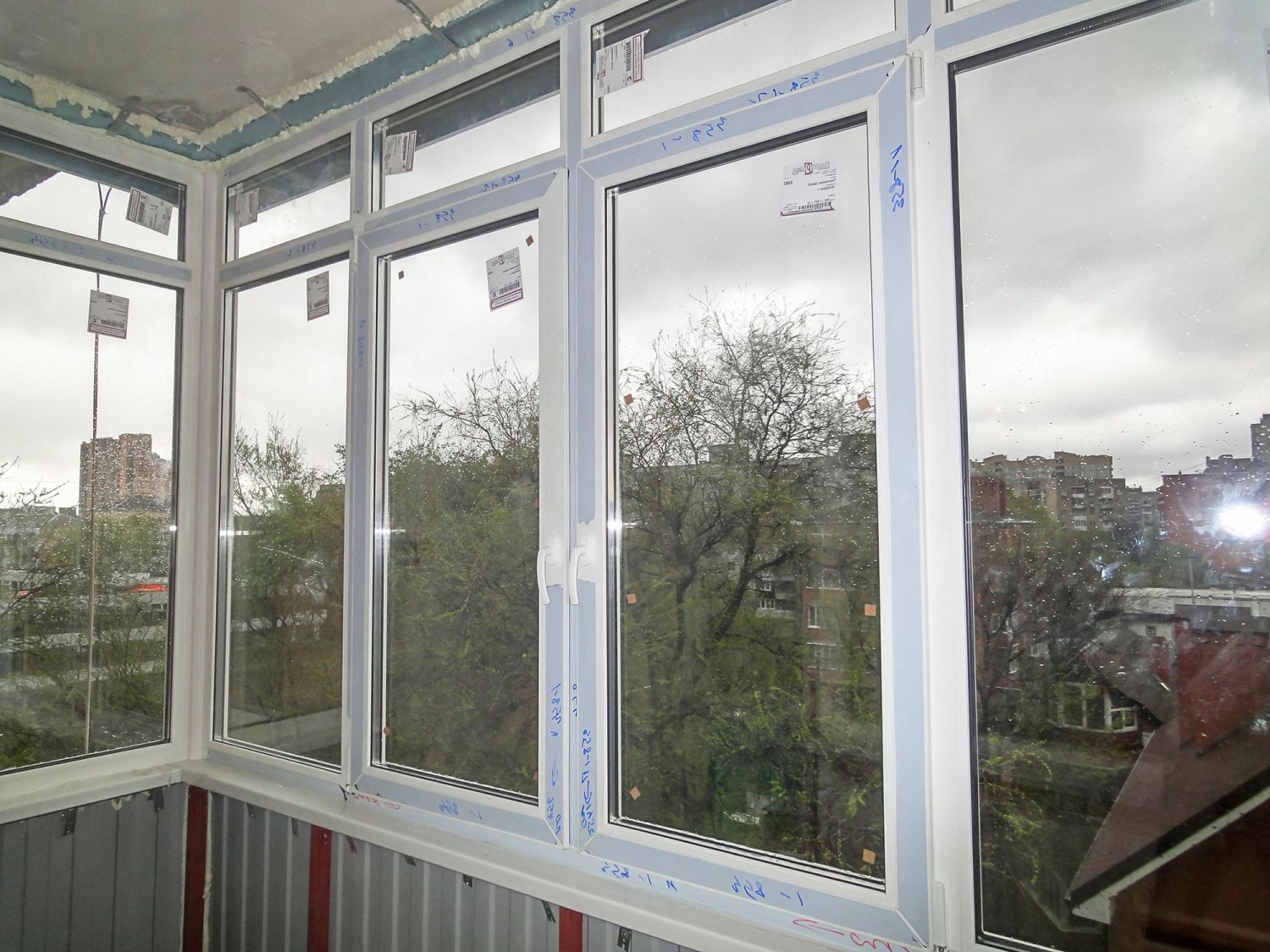 Установка пластиковых окон на балконе (лоджии): монтаж своими руками