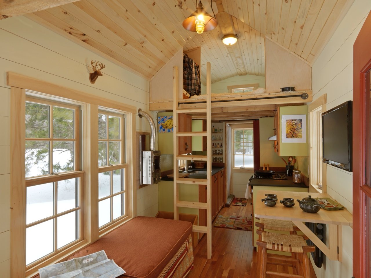 фото интерьера небольшого деревянного дома