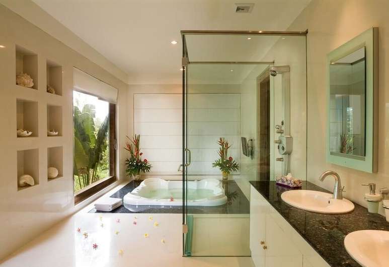 Дизайн интерьера большой ванной комнаты