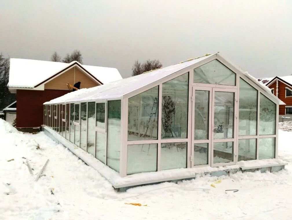 Зимняя теплица своими руками: фундамент, каркас, крыша и стекла